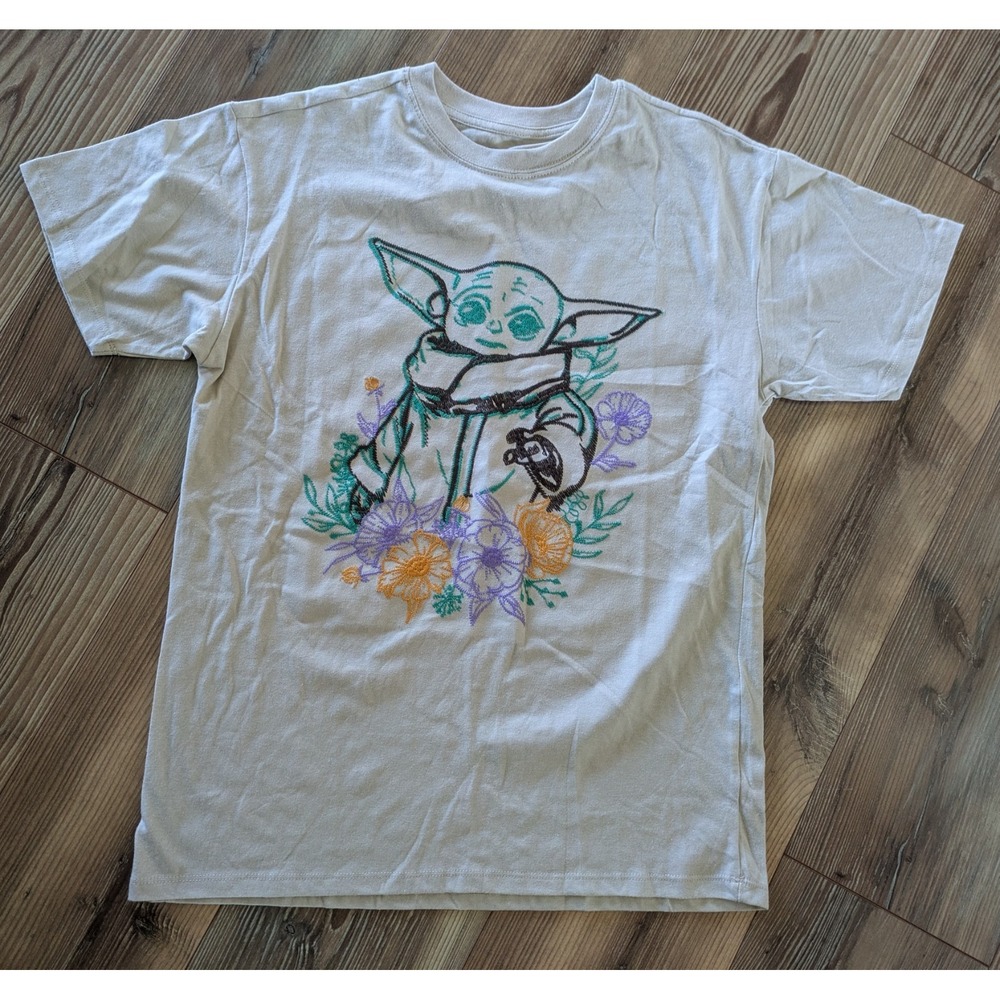 Star Wars The Mandalorian Grogu Embroidered Short Sleeve Graphic T-Shirt Small